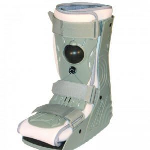 Orteza sztywna z tworzywa sztucznego na goleń i stopę (krótka) AT53030