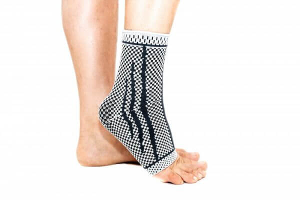 AT53042 Orteza stawu skokowego ze wzmocnieniem silikonowym5